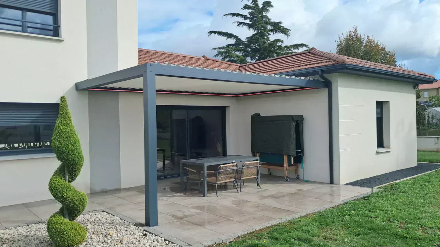Les Avantages et Inconvénients d'une Pergola Bioclimatique - Guide Complet
