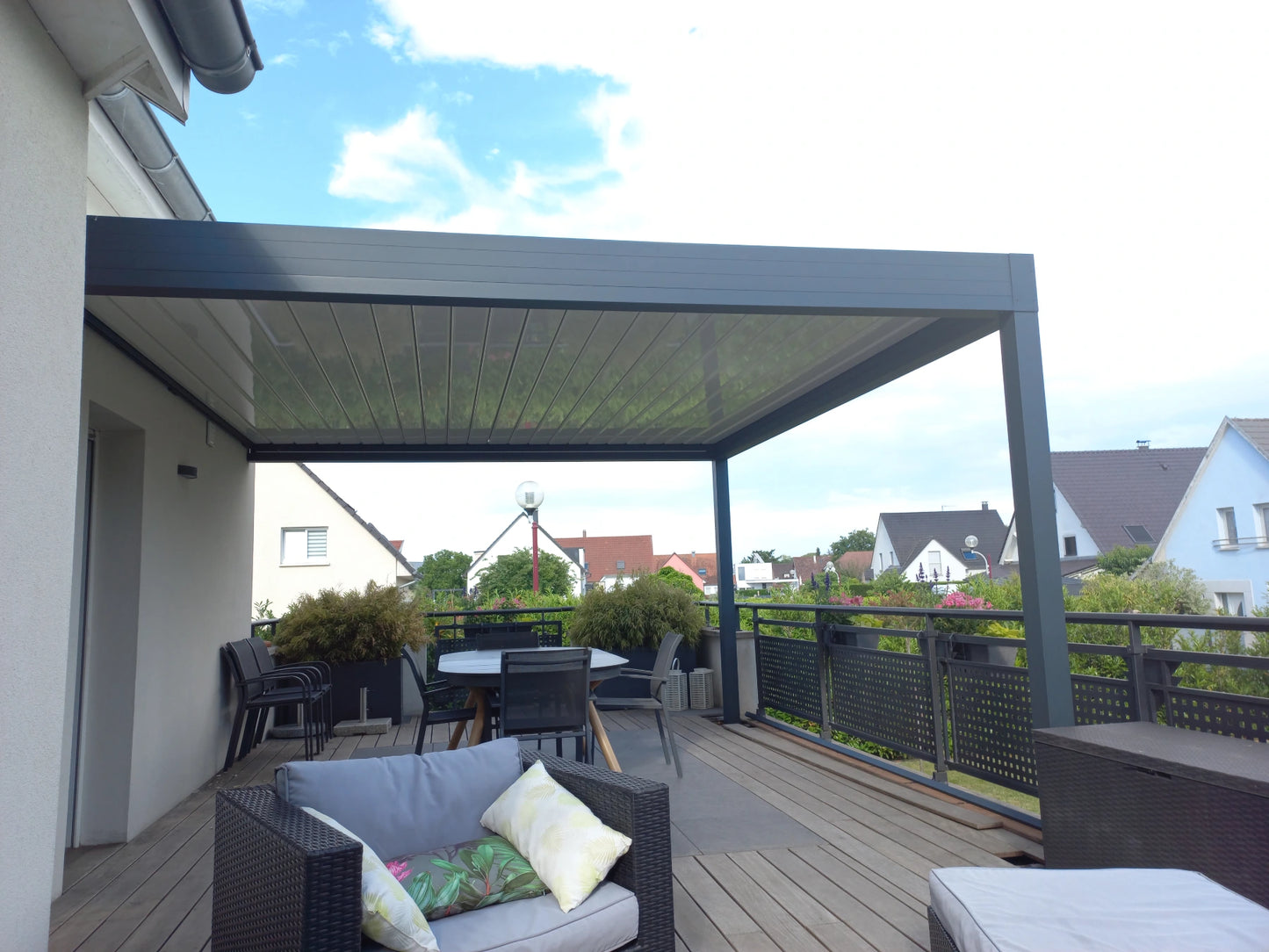 Pergola Bioclimatique Adossée Lames Parallèles RIVIERA