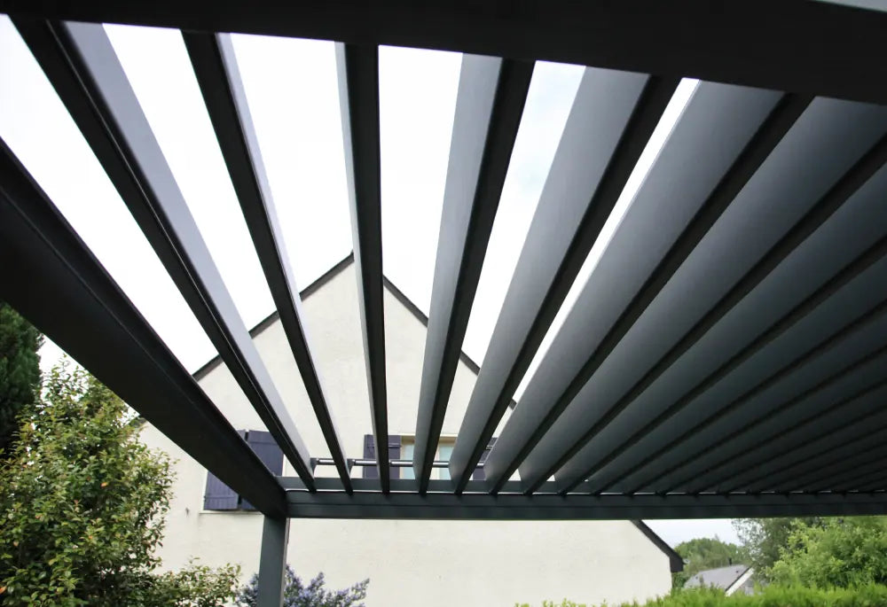 pergola bioclimatique lames motorisées ouvertes