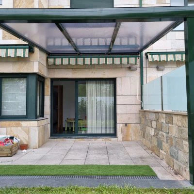 pergola adossée polycarbonate coloris structure vert