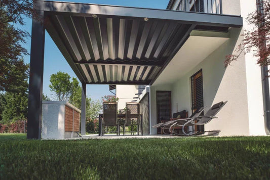 Comment aménager sa pergola ? Nos conseils essentiels pour créer un espace extérieur convivial