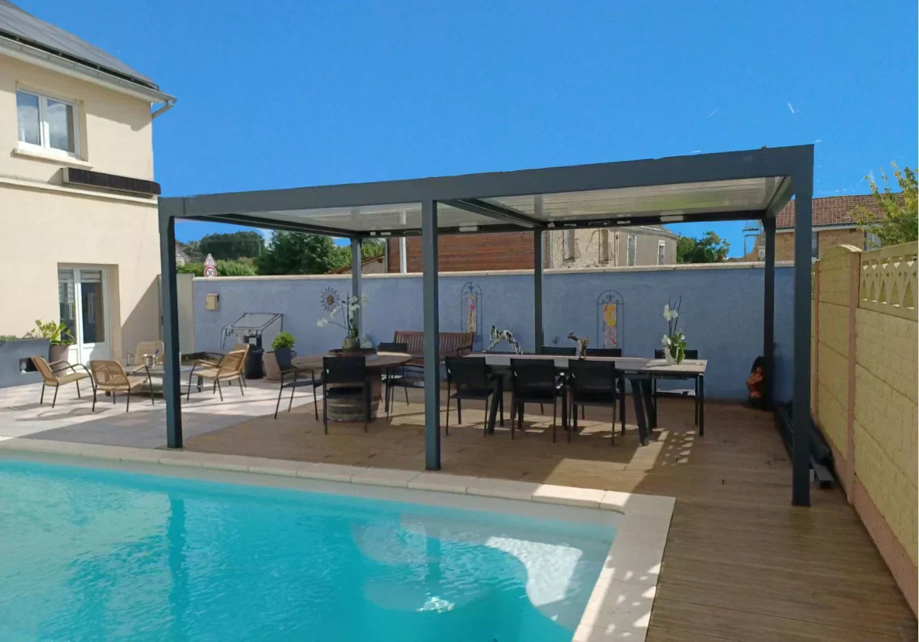 Qu'est ce qu'une Pergola Bioclimatique Autoportée ?