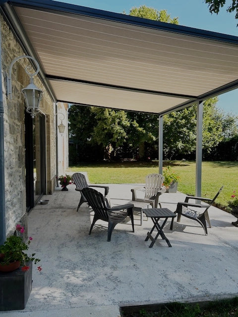 Comment choisir sa pergola ? Découvrez les 7 critères essentiels avant de vous lancer