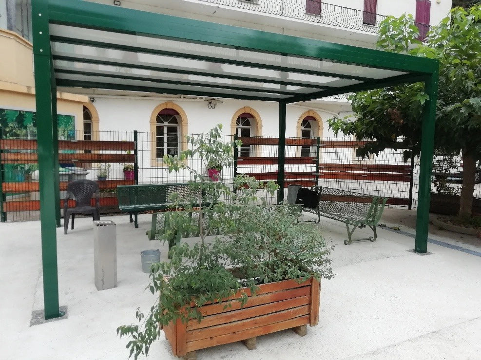 Pergola toiture panneaux sandwich autoportée