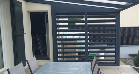 claustras alu lames orientables sur mesure sur pergola polycarbonate protection vent et intimité 