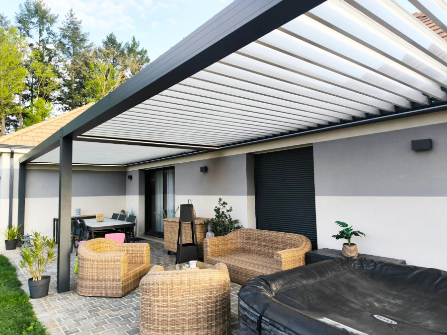 pergola vrai sur mesure grande lames poteaux 150 sur maison moderne 