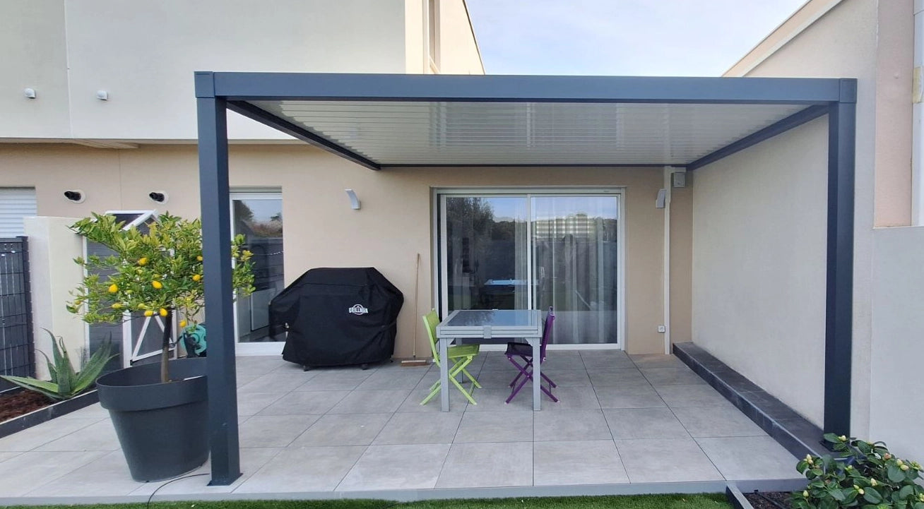 pergola bioclimatique sur mesure terrasse rez de chaussee appartement