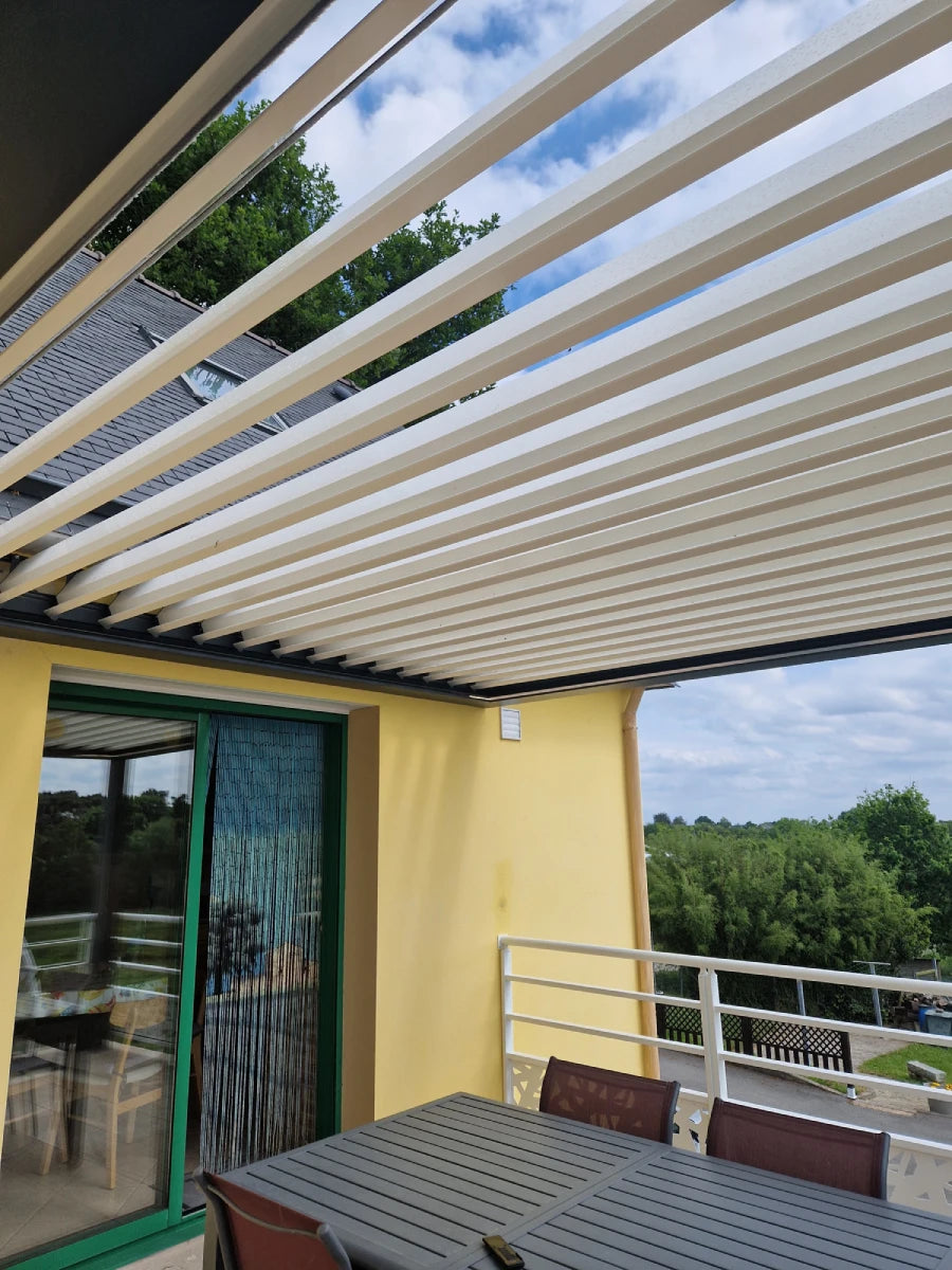 pergola bioclimatique sur mesure sur terrasse en étage