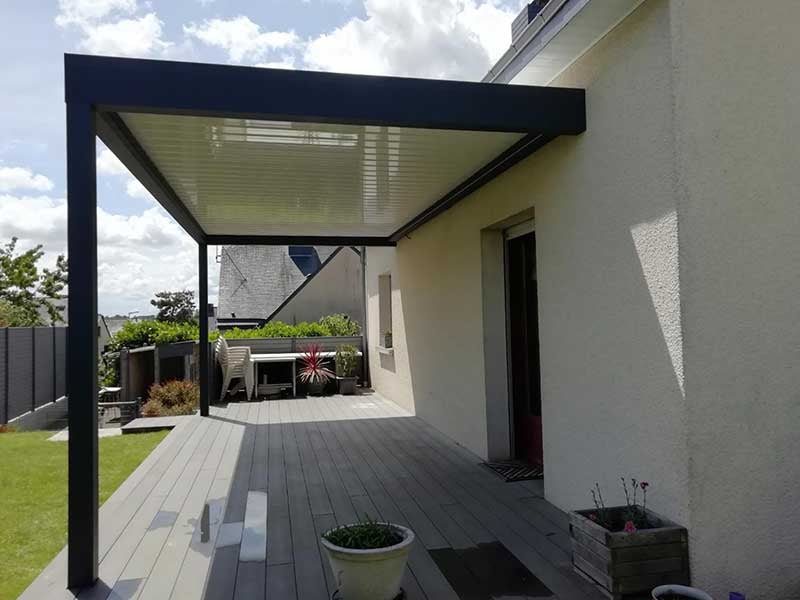 pergola aluminium terrasse maison contemporaine 